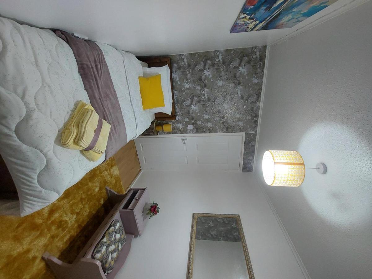 Lovely 2-Bed House In The Heart Of Woodhouse Leeds 리즈 외부 사진