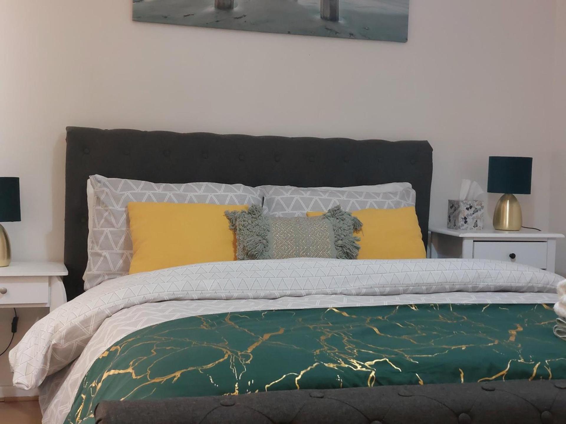 Lovely 2-Bed House In The Heart Of Woodhouse Leeds 리즈 외부 사진