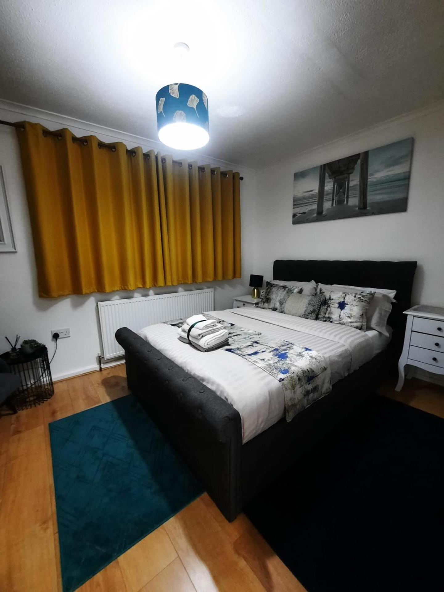 Lovely 2-Bed House In The Heart Of Woodhouse Leeds 리즈 외부 사진